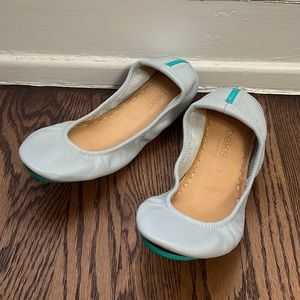 GUC Tieks in Cool Gray. Size 7. No scuffs. Wear/tear on soles as seen in pic